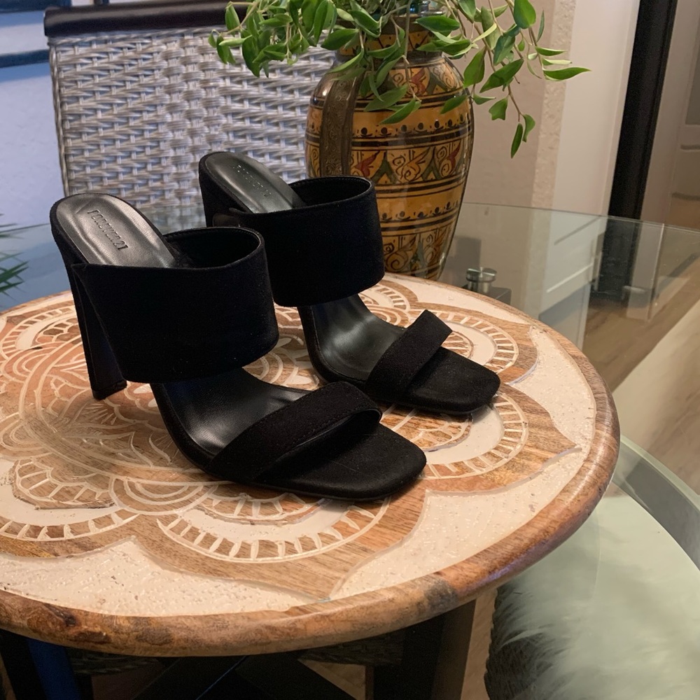 Forever 21 Black high-heeled slides.